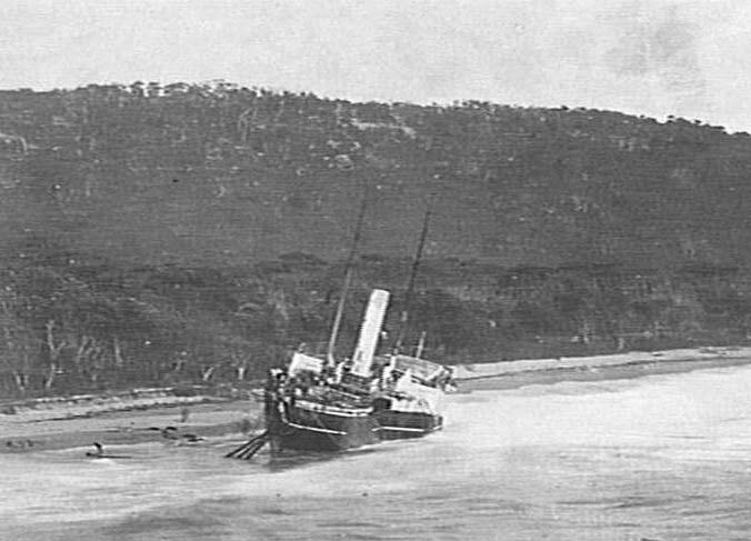 "S.S. Collaroy" aground on Collaroy Beach