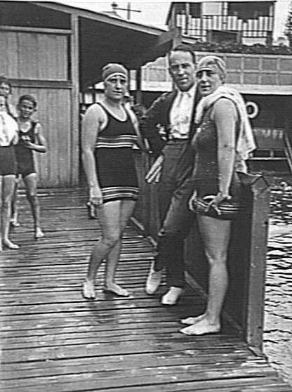 Members of Manly Ladies Amateur Swimming Club