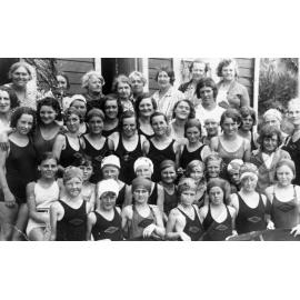 Narrabeen Ladies' Amateur Swimming Club members