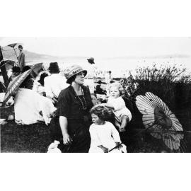 Katherina Hayman with Max and Joyce, Dee Why Beach