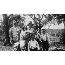 Hayman family visiting friends in the Blue Mountains