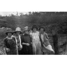 Group of ladies at Turvey's farm, Belrose