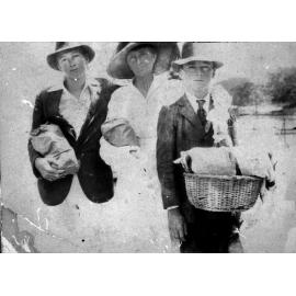 Yewen family shopping, Newport