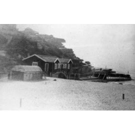 Queenscliff Beach and Surf Life Saving Clubhouse.
