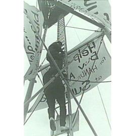 Manly Apex pole sitters, Warringah Mall, 1970