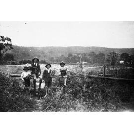Maclean children at Pittwater Road, Brookvale