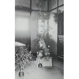 Christmas inside "Elise' 34 Hudson Parade, Clareville. 