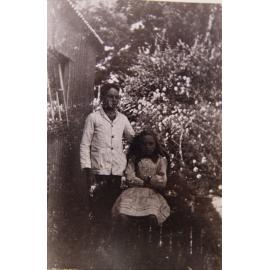 Jock and Eva Larkin in the garden of the Larkin family home, The Pines, Ingleside,  1916