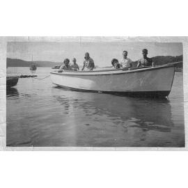 Boat on Bayview side of sandbanks on Pittwater