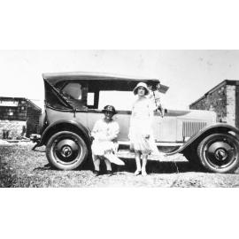 Sayce family car Abbott Road, North Curl Curl