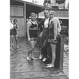 Members of Manly Ladies Amateur Swimming Club
