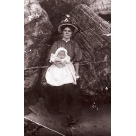 Adelaide Notting with daughter Sylvia