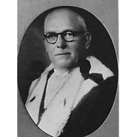 Manly Alderman R.A. Miller in mayoral robes