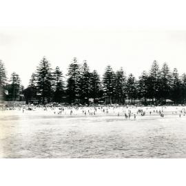 Southern end of Manly Beach, 1947