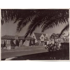 33 and 35 Edgecliffe Esplanade, no 33 on left of picture