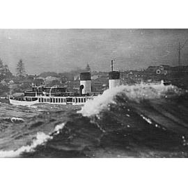 Ferry "South Steyne" in heavy seas