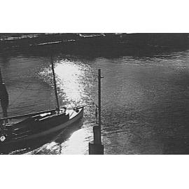 Yacht on Middle Harbour, Spit