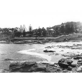 "Fairlight House", Fairlight Beach in foreground