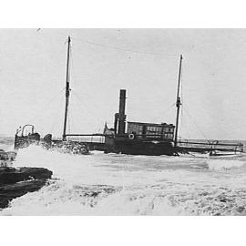 "Euroka" aground on Long Reef, 1913