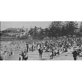 Crowd on Manly Beach