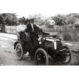Charles Notting with two customers in his hire car, Manly