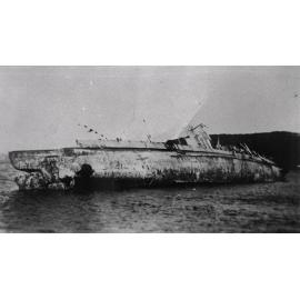 Dutch submarine aground at Fairlight