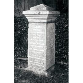 Obelisk commemorating Peter Ellerys hand punt at The Spit