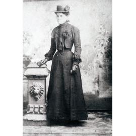 Violet Ellery, daughter of John Ellery