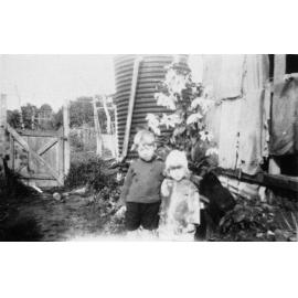 Jack and Olive Harwood outside an old cottage, Balgowlah
