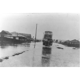 Flooding Pittwater Road Narrabeen
