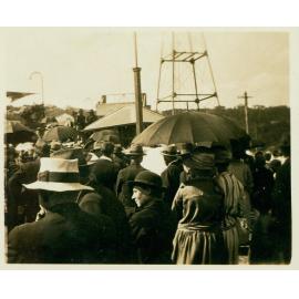 Crowds at the opening of the Spit Bridge 1924