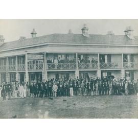 Group portrait at the Steyne Hotel, Manly (N.S.W.)