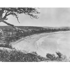 Elevated view facing north along South Steyne Beach, Manly, c1900