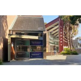 Entrance to Mona Vale Library