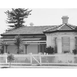 Historic home at 16 Osborne Road, Manly, 1976