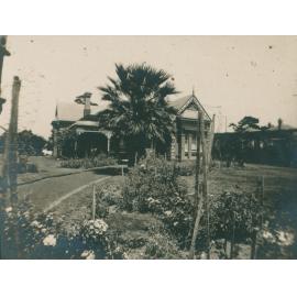 Crago home and garden at Bathurst
