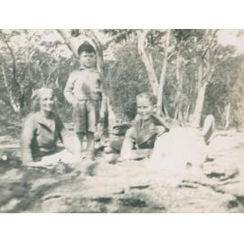 Violet, Terry and Ken Carter, Wentworth Falls.