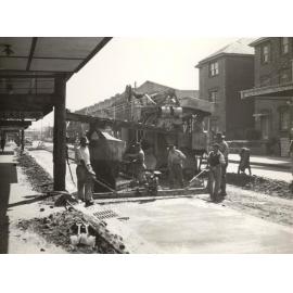 Concreting mixing and pouring unit with work crews in Pittwater Road, Manly, 24th September 1949
