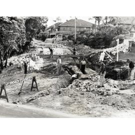 Edgecliffe Esplanade at Palmerston Place construction works continue, Seaforth, 20th June 1947