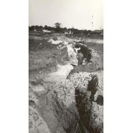 Phillip Avenue, workmen excavating trench, Seaforth, 24th July 1947