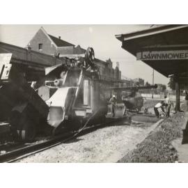 Pittwater Road with work crew pouring concreting, Manly, 24th September 1949