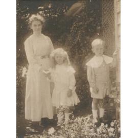 Mary Grace Fletcher, Elinor Fletcher and Wilfred Fletcher c 1912