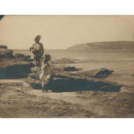 Queenscliff Beach looking towards Manly Beach, 1913