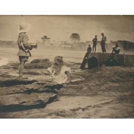Fletcher family, 1913, Possibly Queenscliff Beach