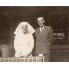 Matron Robinson and Frank Meddows MBE at Manly Hospital, Manly, c1949