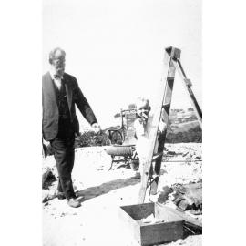 Building the Osborne family home  'La Vista' 62 Alexander Street, Collaroy