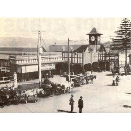 Manly Wharf, shows one of Bonner's statues, 1916