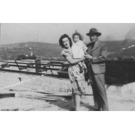 Willem and Bettine van der Pot at 34 Boomerang Road, Collaroy Plateau, c1946