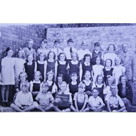 Class 4b of Balgowlah Public School, Seaforth, 1945